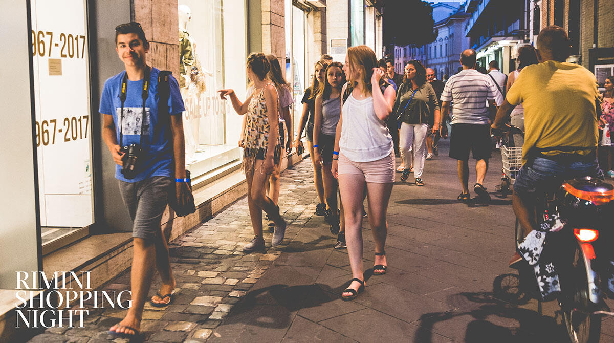 Rimini: mercoledì, uguale centro storico. Tra shopping e cultura continuano le iniziative - Rimini shopping night