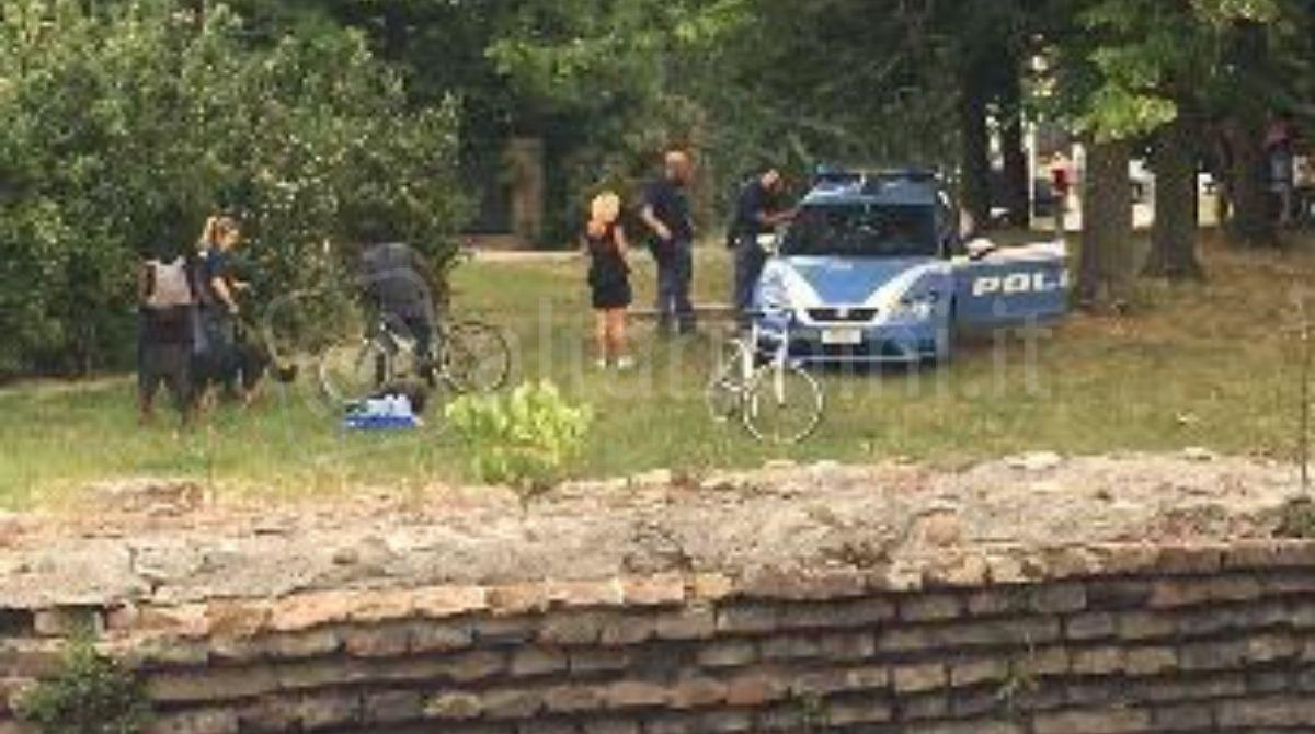 Rubate 2 bici elettriche da 10mila euro sotto l'occhio delle telecamere: denunciate 2 persone - Controlli della Polizia