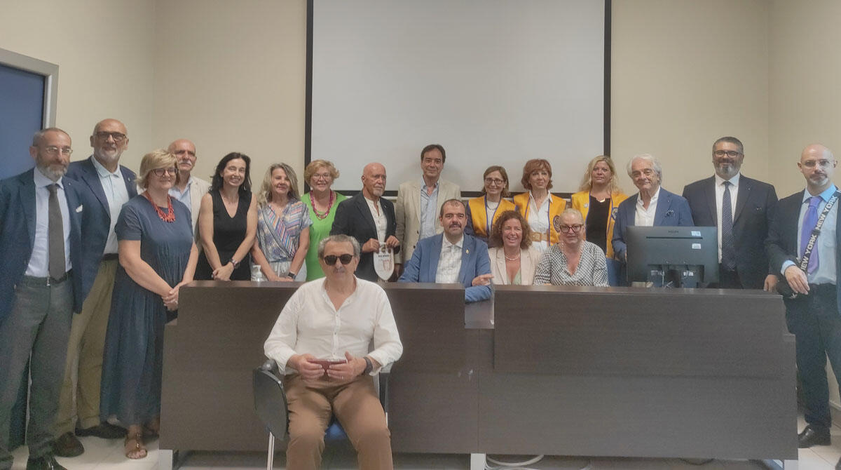 Uniti per beneficenza: donato ecografo alla senologia - 