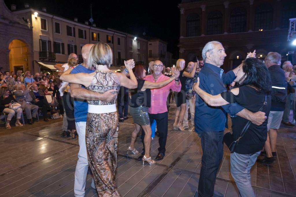 Rimini; 04/07/2023: Notte Rosa Weekend Dance, ballo centri per anziani in piazza Cavour©Riccardo Gallini /GRPhoto