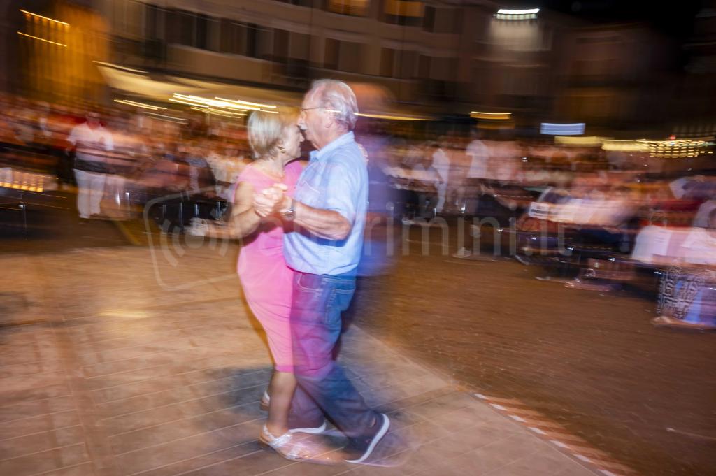 Rimini; 04/07/2023: Notte Rosa Weekend Dance, ballo centri per anziani in piazza Cavour©Riccardo Gallini /GRPhoto