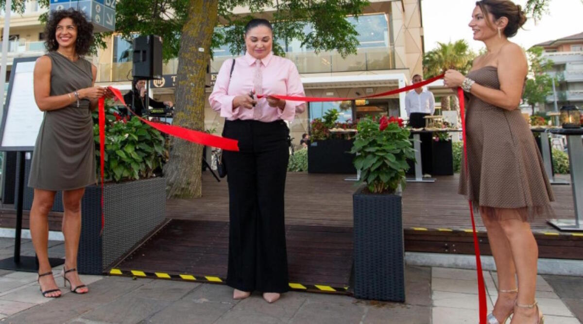 Viaggio nei “nuovi turismi”, Riccione punta sul lusso: per molti, ma non per tutti - Da sinistra Consuelo Bigoni, direttore commerciale, Tatiana Arzimanova, proprietaria e Sara Cargnelli, General Manager del The Promenade