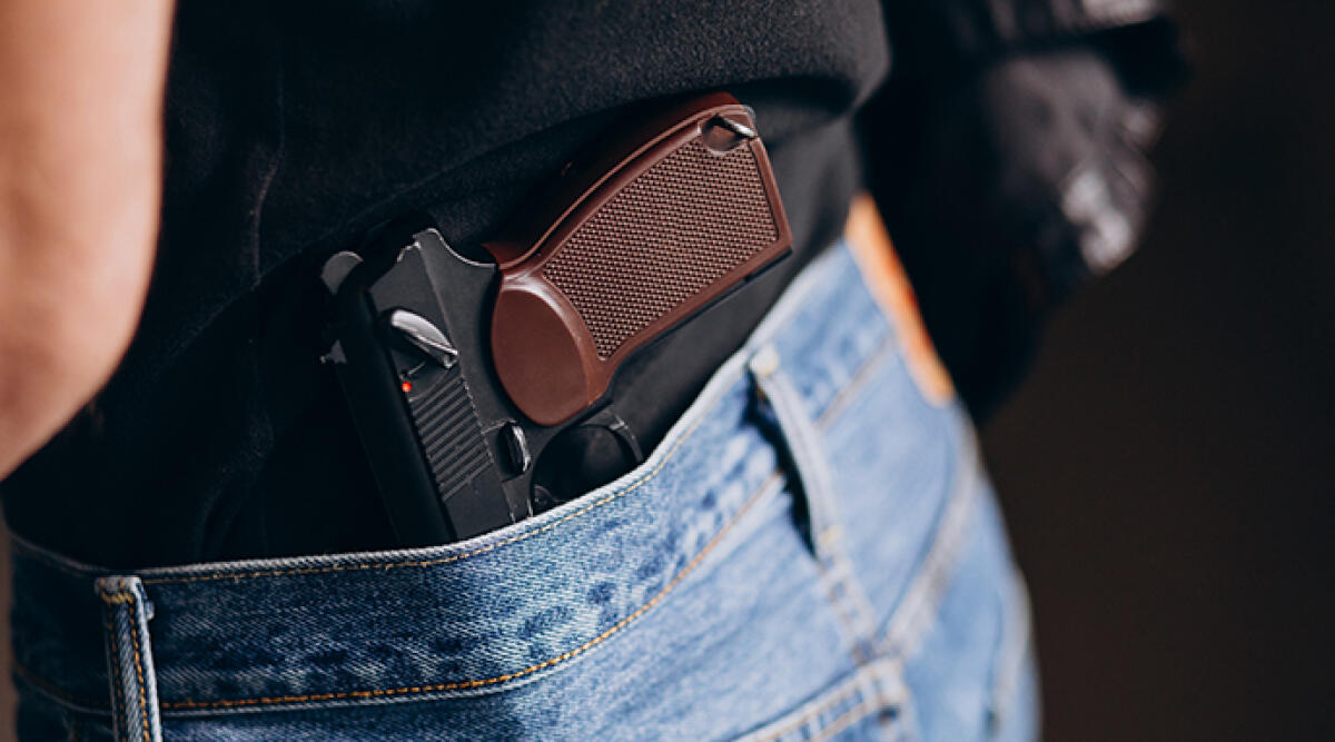 Irrompe in farmacia con la pistola, rapinatore bloccato dal titolare e da un barista - Archivio