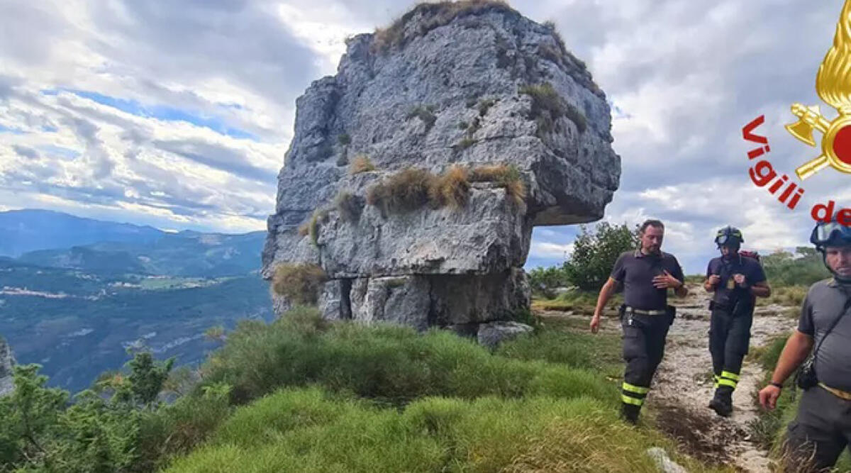 Tragedia sull’Altopiano di Asiago: donna 38enne cade nel vuoto, il cane chiama aiuto -