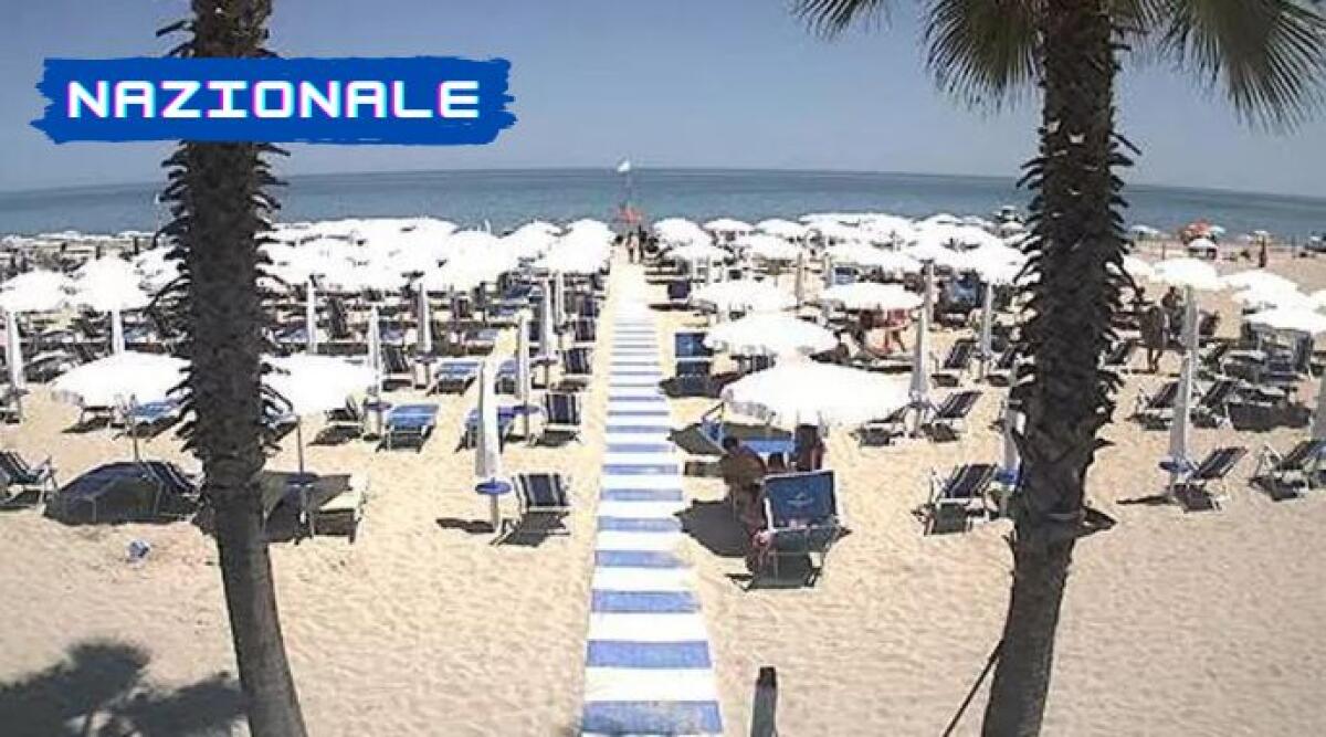 Fulmine sulla spiaggia di Alba Adriatica, un ferito grave -