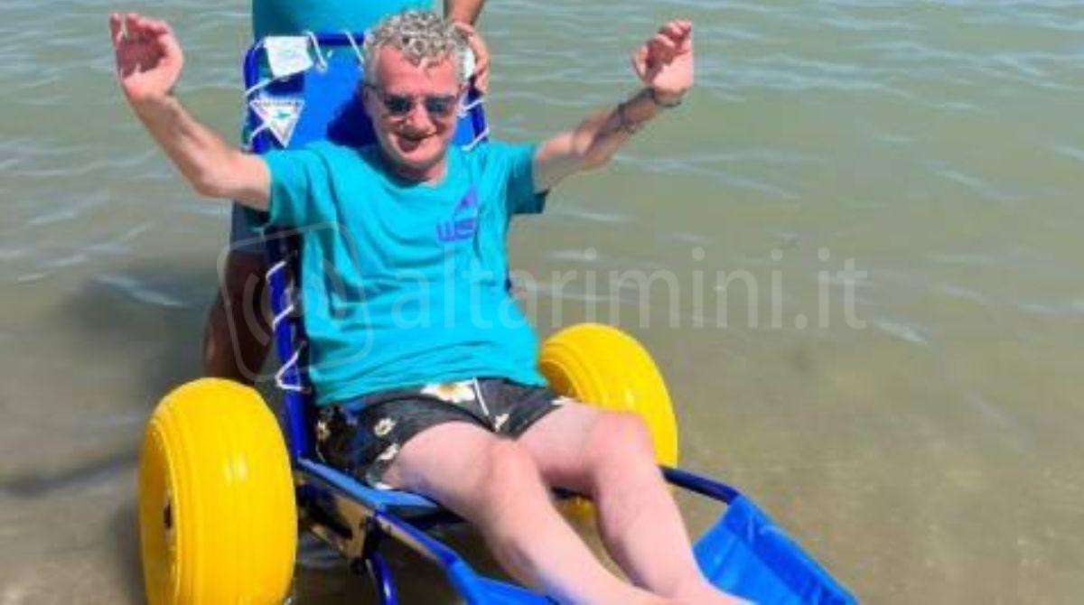 Sedia da mare per persone con disabilità disponibile per tutta l'estate a Cattolica -