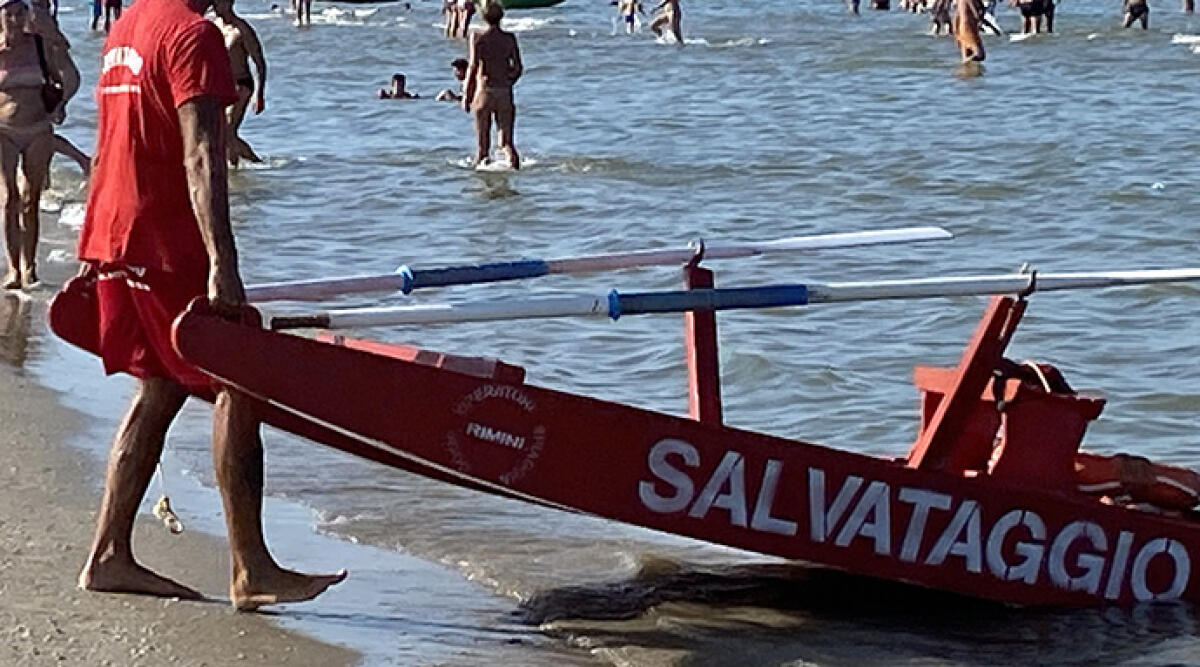 Riccione: malore in acqua, salvo per miracolo - Archivio