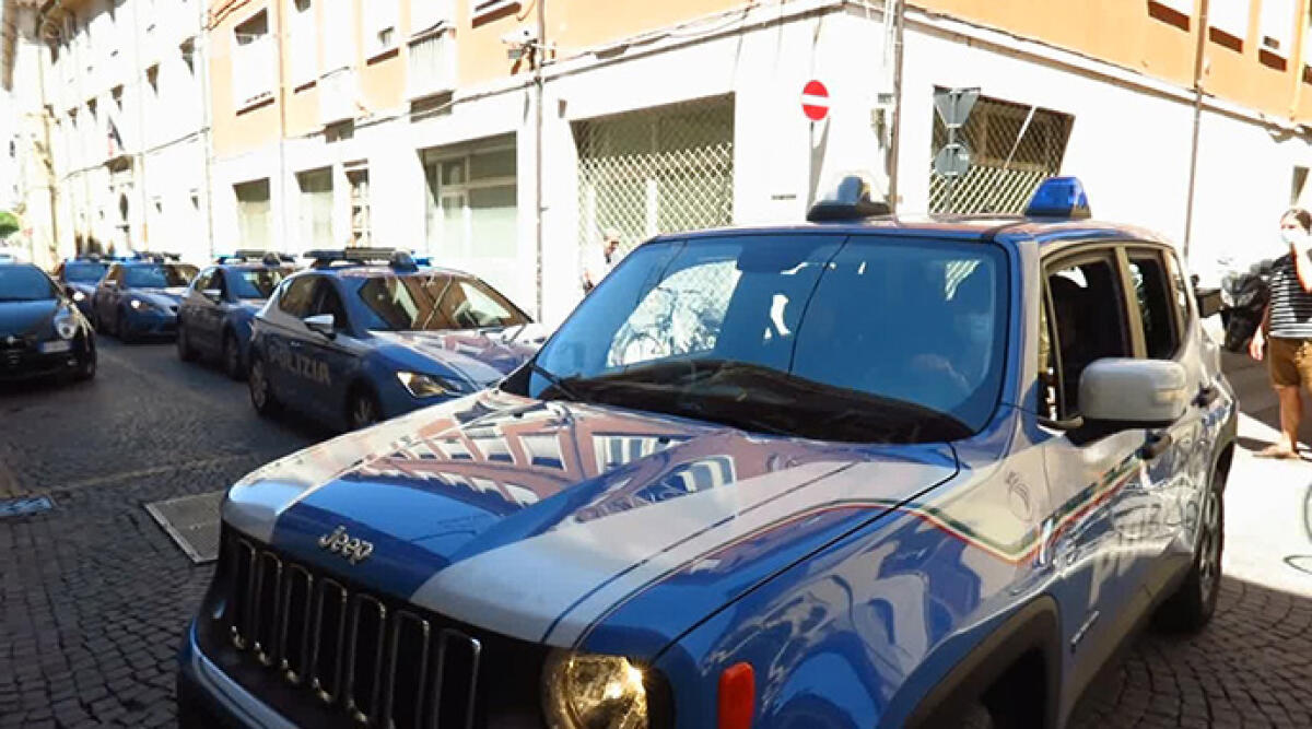 Blitz della Polizia a Rimini, oltre 1000 persone identificate, arrestati spacciatori e rapinatori - Foto di repertorio