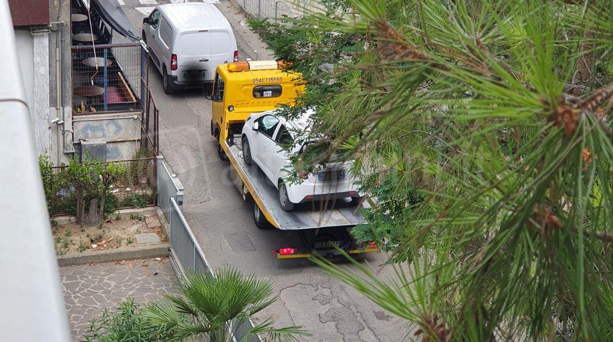 Passo carraio bloccato da parcheggio "selvaggio": riminese ringrazia la Polizia Locale: "sempre tempestivi e gentilissimi" - 