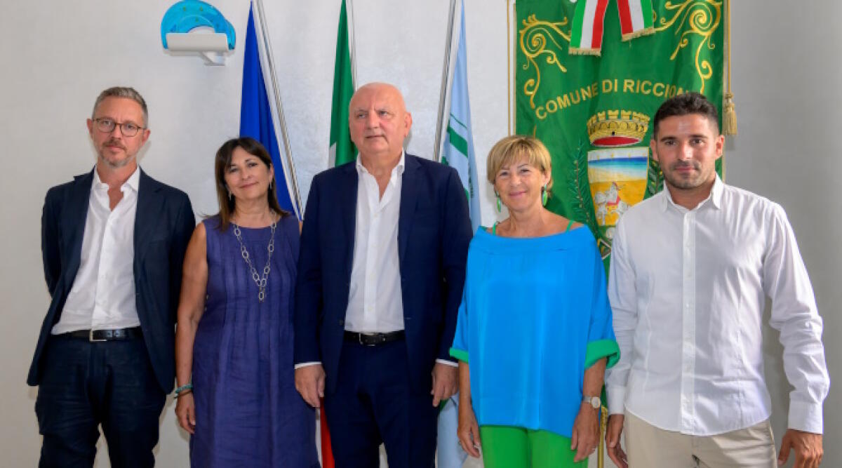 A Riccione nuovo Centro per l’impiego entro il 2026: accordo con la regione e finanziamento di 2,3 mln - Paolo Iannini, direttore generale dell’Agenzia Lavoro, Annamaria Diterlizzi, Dirigente Servizi Territoriali Forlì-Cesena Rimini, l’assessore regionale Vincenzo Colla, la sindaca Daniela Angelini, l’assessore Simone Imola