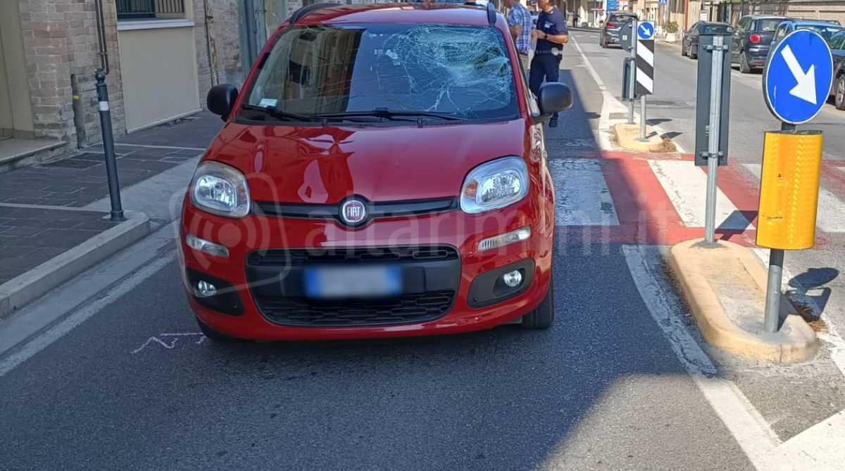 Pedoni investiti sulle strisce a Morciano: in ospedale una coppia di Cattolica - Il luogo dell'incidente e l'auto coinvolta - ph Ballante