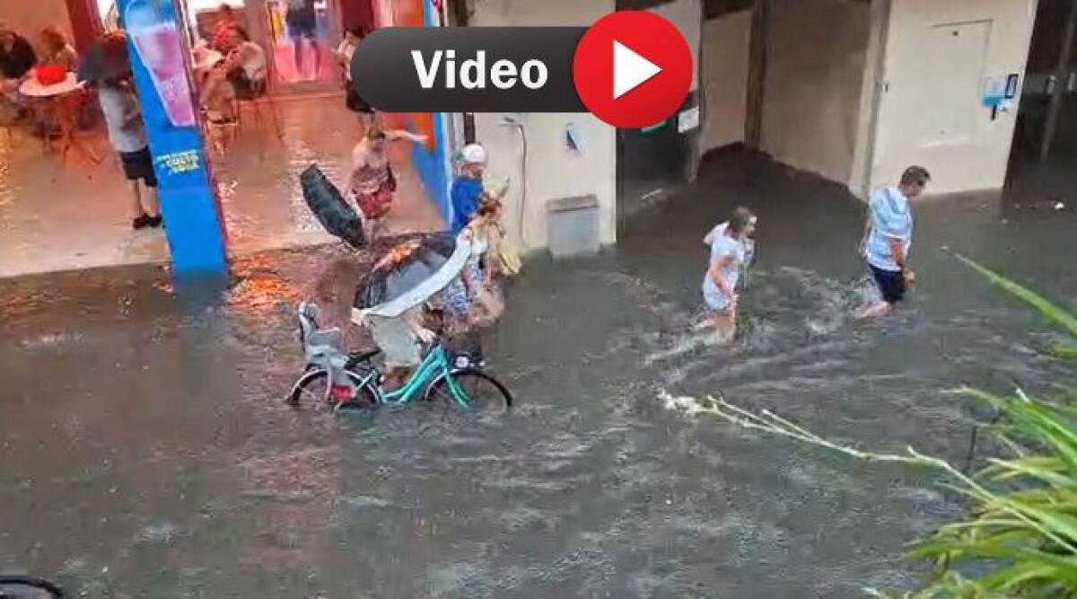 Centro di Rimini sott’acqua: scoppia la polemica sulla gestione delle fognature -