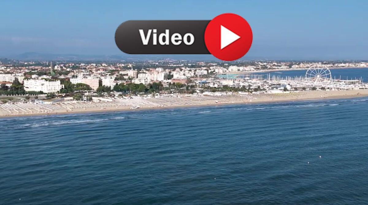"La mucillagine è sparita": le immagini delle acque di Rimini riprese con drone e telecamere - Il video realizzato da alberghi.it