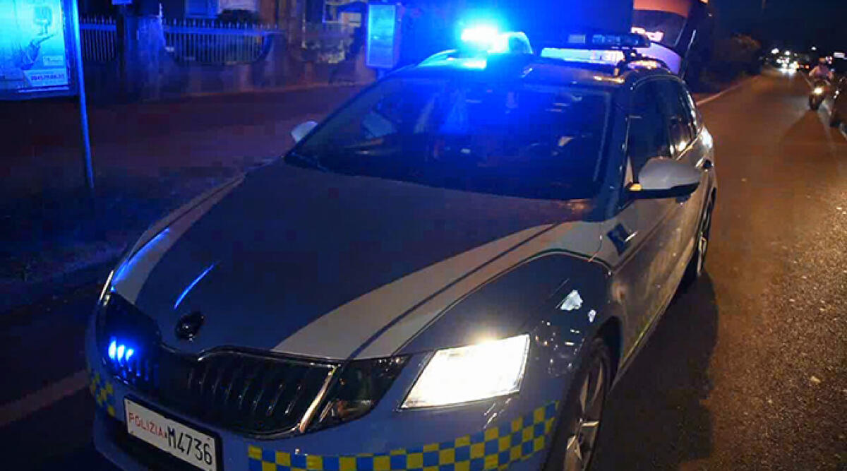 Fermati con monopattini rubati: denunciati per ricettazione e possesso di armi -