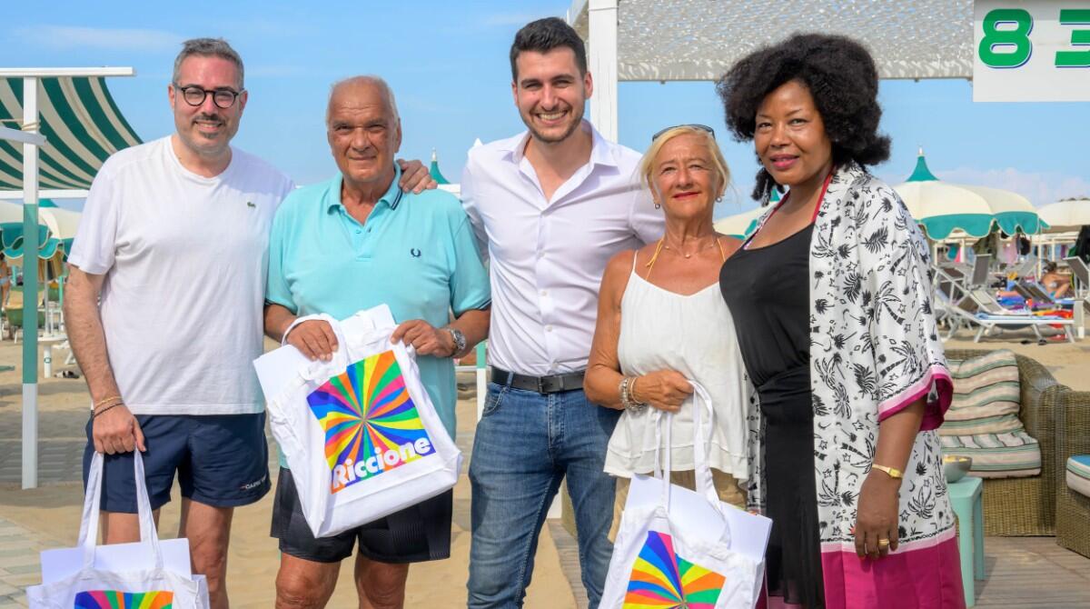 A Riccione in vacanza dagli anni '50: la spiaggia 83 festeggia gli affezionati turisti - La famiglia Zappulla e Podetti