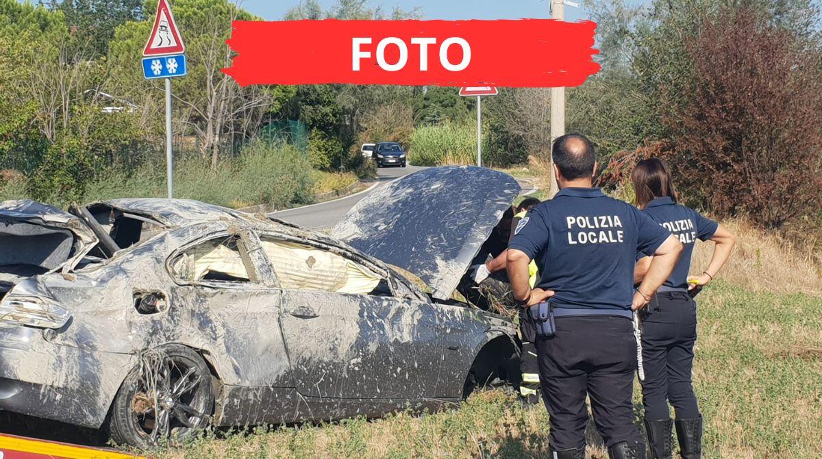 Perde il controllo dell'auto e finisce fuori strada: morto ragazzo di 22 anni al confine con San Marino - Le immagini dell'incidente avvenuto in via Monte Cieco a Rimini