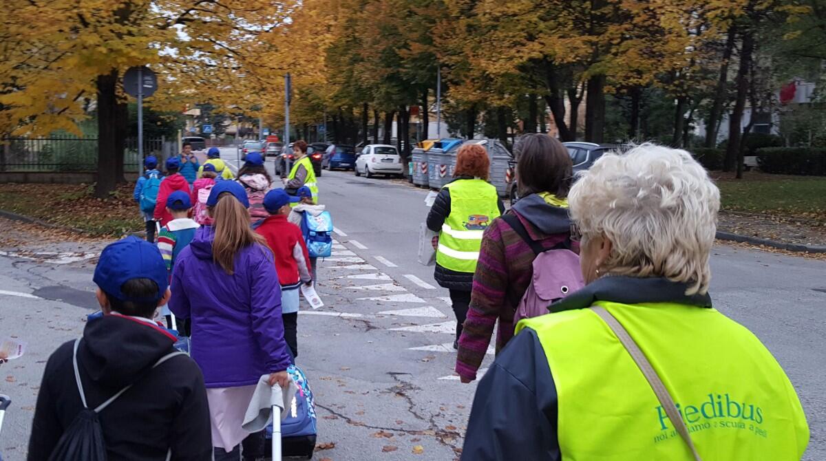 Mobilità sostenibile: a Rimini si promuove l'andare a scuola a piedi - Piedibus