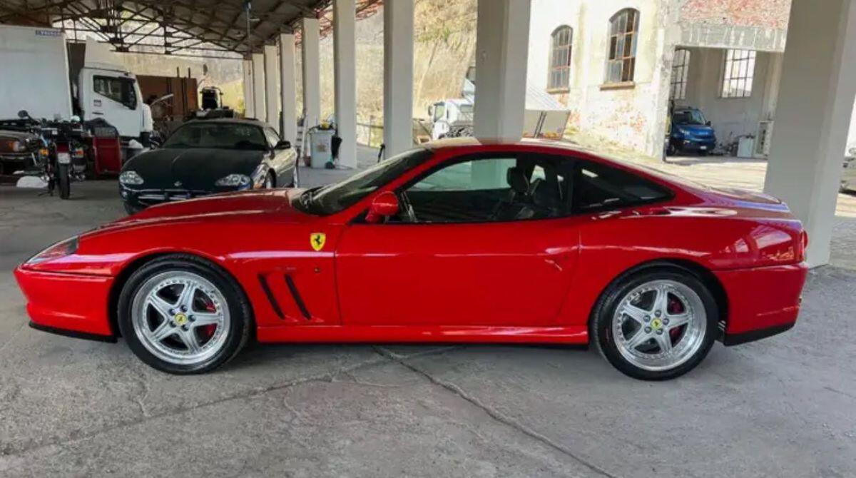 Le "rosse" alla Fira di Quatorg: sfilata di Ferrari in piazza Malatesta -