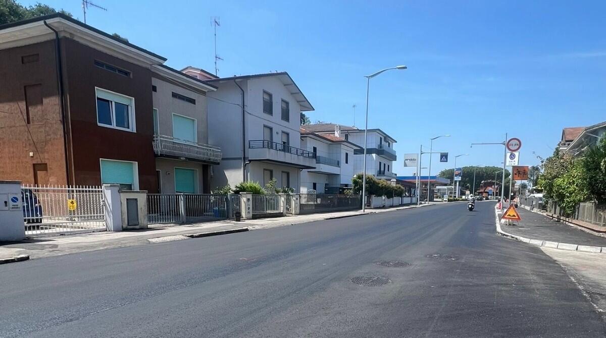 Cattolica: conclusi i lavori di asfaltatura in via Emilia Romagna - Via Emilia Romagna asfaltata