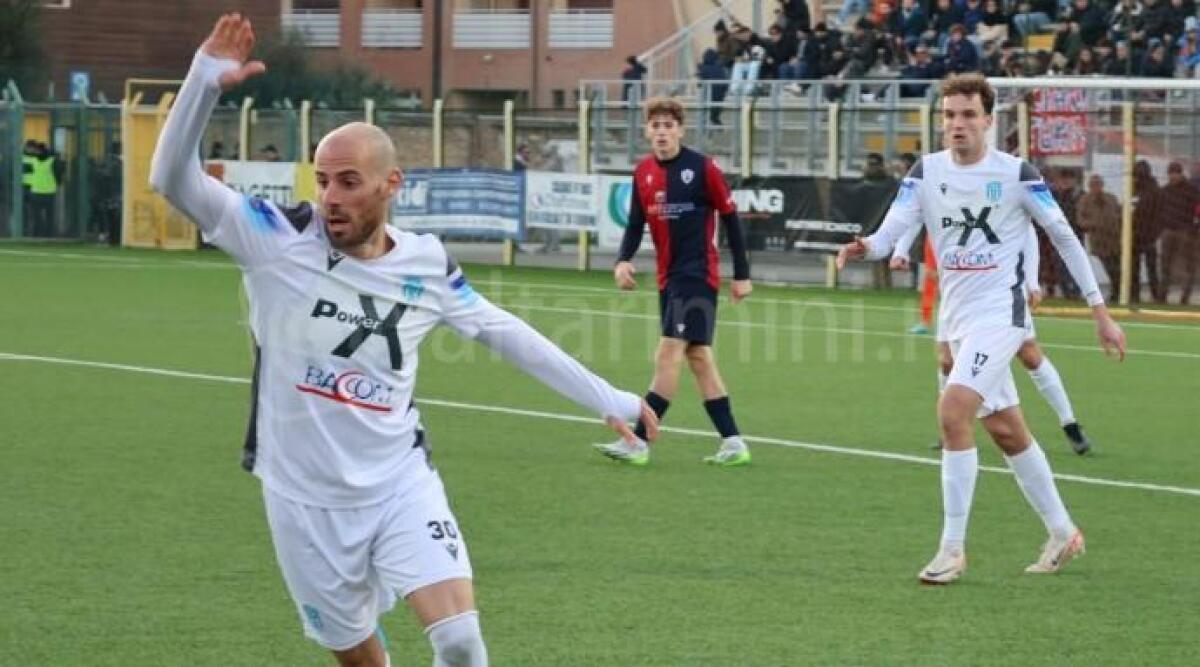Calciomercato, l'ex Rimini e U.Riccione Tonelli all'Avezzano con Vantaggiato. San Marino: Zammarchi -