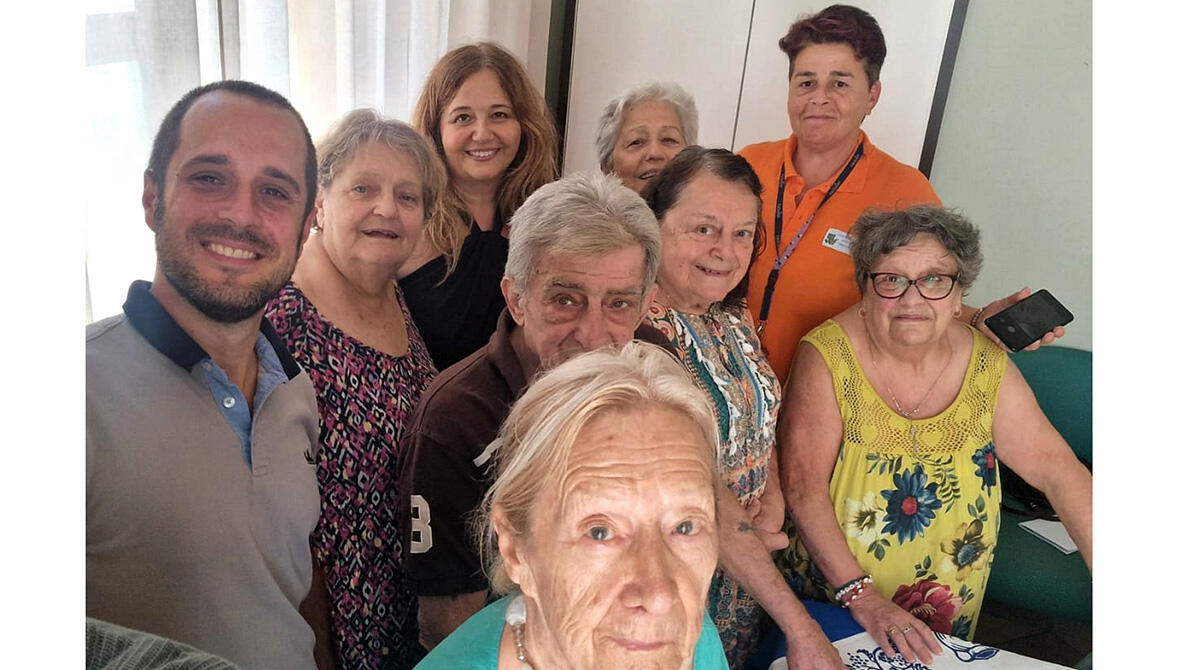 Servizi Sociali Santarcangelo: 785mila euro per il sostegno a disabili e fragili nel 2023 - Assessore Borghesi con gli ospiti degli appartamenti per anziani in viale Mazzini