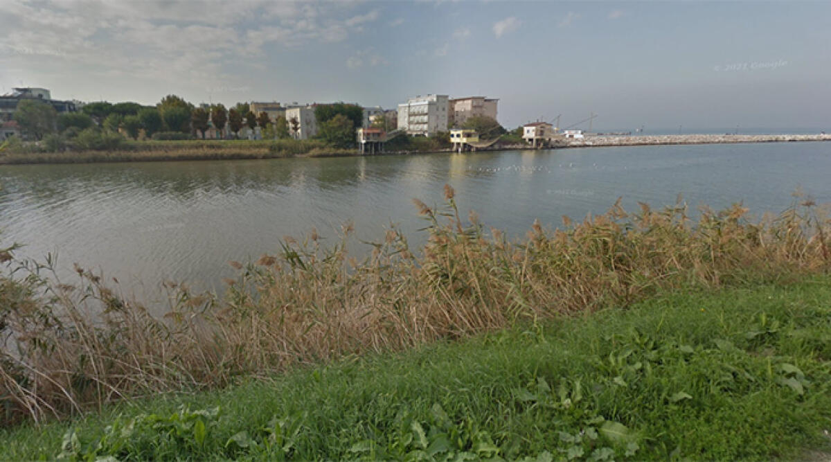 Blitz notturno a Rimini: sequestrata rete da pesca illegale alla foce del Marecchia - La foce del Marecchia