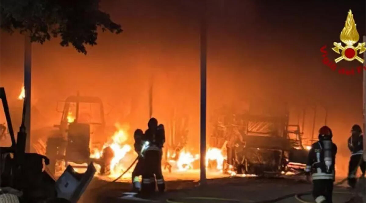 A fuoco capannone agricolo a Forlì, danni ma nessuno coinvolto -
