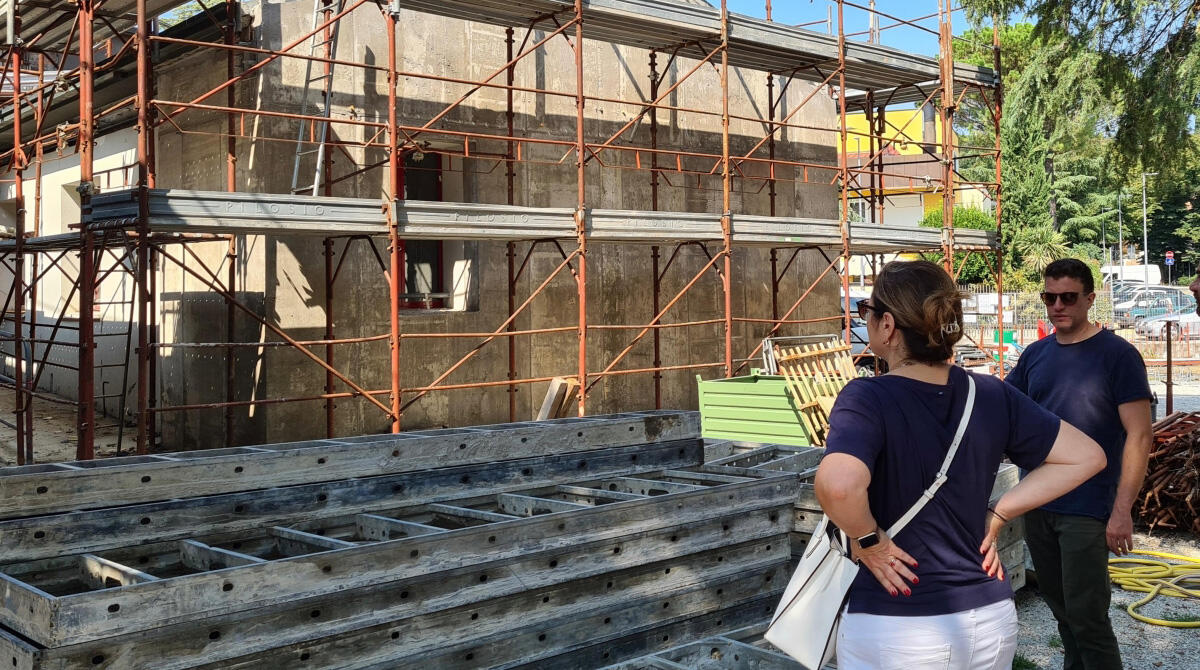 Scuola Saffi di Santarcangelo, genitori critici: "Tutto già deciso" -