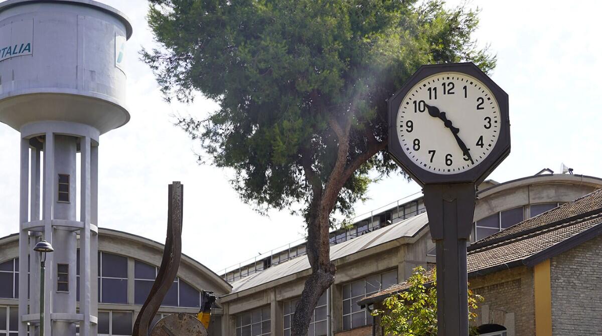 44 anni dalla strage alla stazione di Bologna: a Rimini si ricordano le vittime - Simbolo dell'orologio fermo alle 10.25