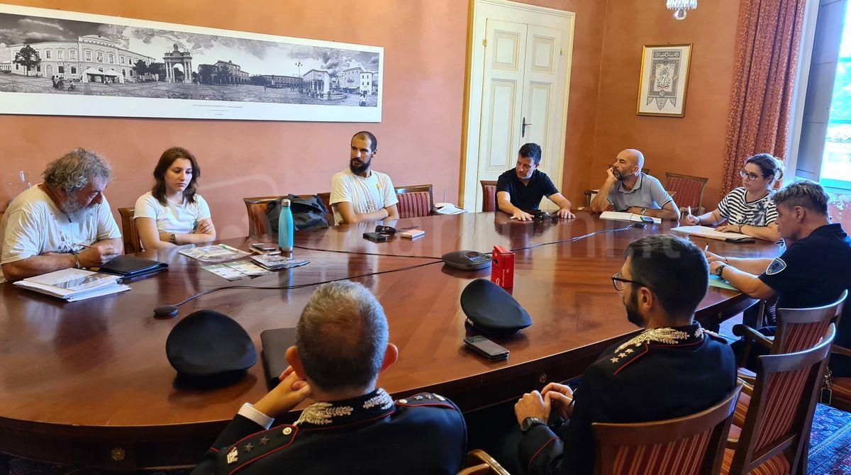 Lupi a Santarcangelo: incontro tra il comune, la Forestale ed esperti - Un momento dell'incontro