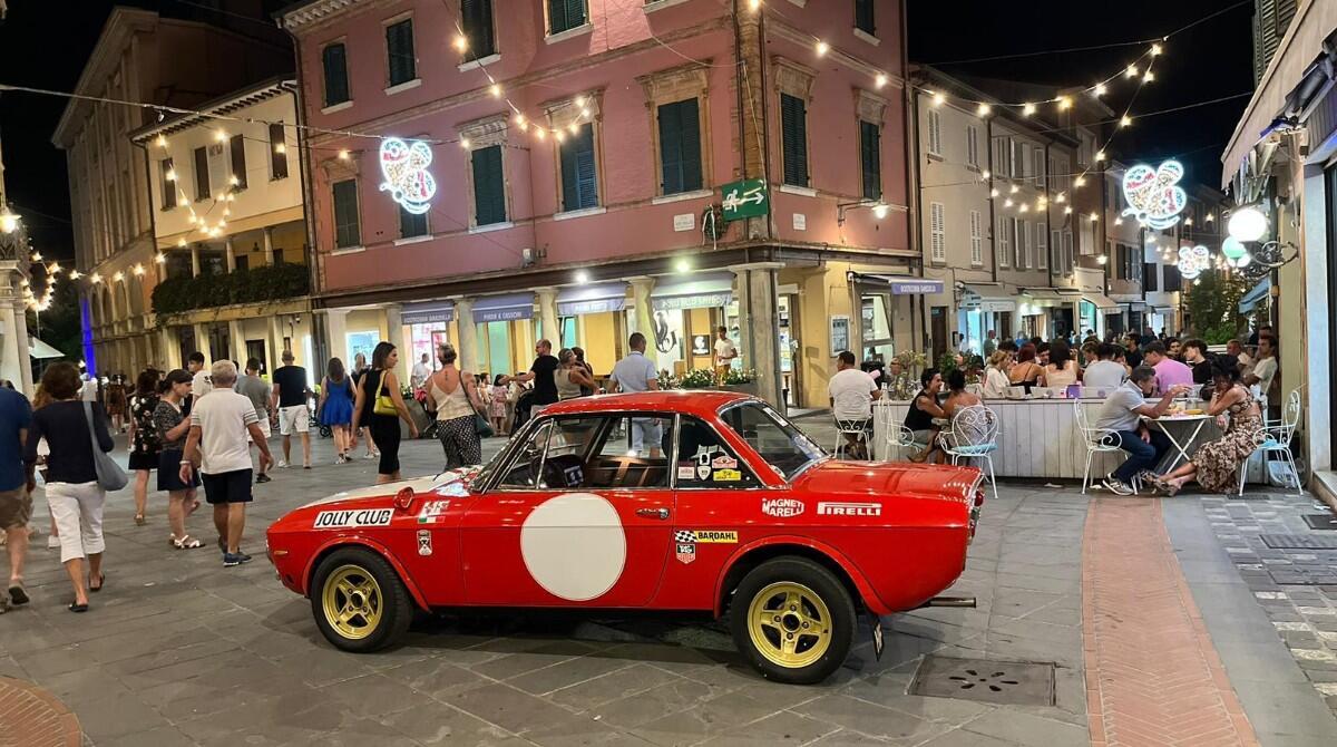 Grande successo per l'esposizione di auto storiche della Scuderia HF a Santarcangelo - Santarcangelo "Chiar di luna"