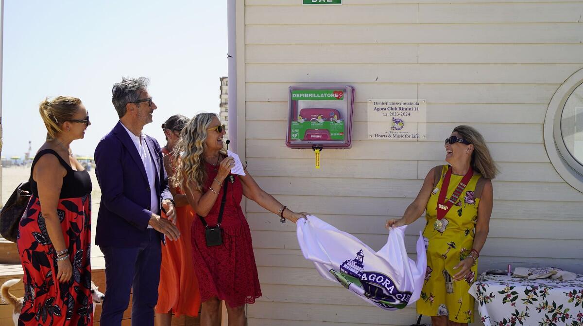 Rimini: un nuovo defibrillatore alla Casa dei Matrimoni grazie alla donazione del Club Agorà - Casa dei matrimoni, il nuovo defibrillatore
