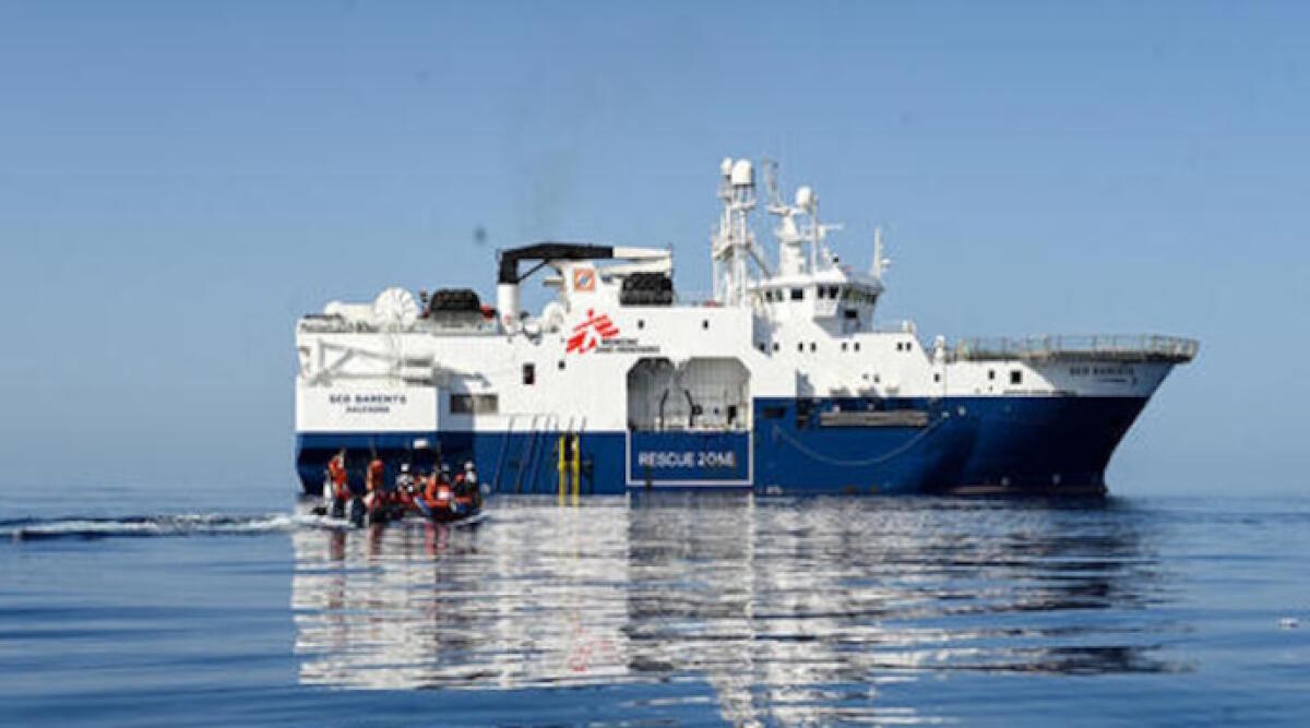 Migranti, a Ravenna sbarca la Geo Barents con 73 persone a bordo: sei in arrivo a Rimini - La nave Geo Brents