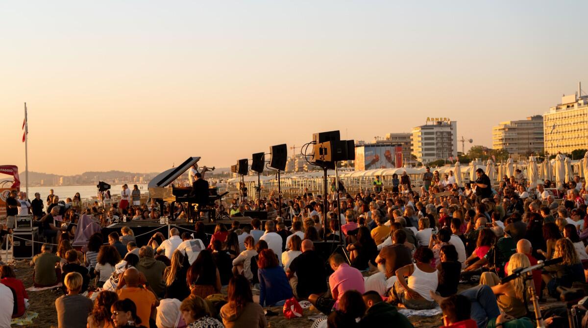 "Sotto il sole di Riccione", un weekend ricco di eventi con musica e cultura - Albe in controluce