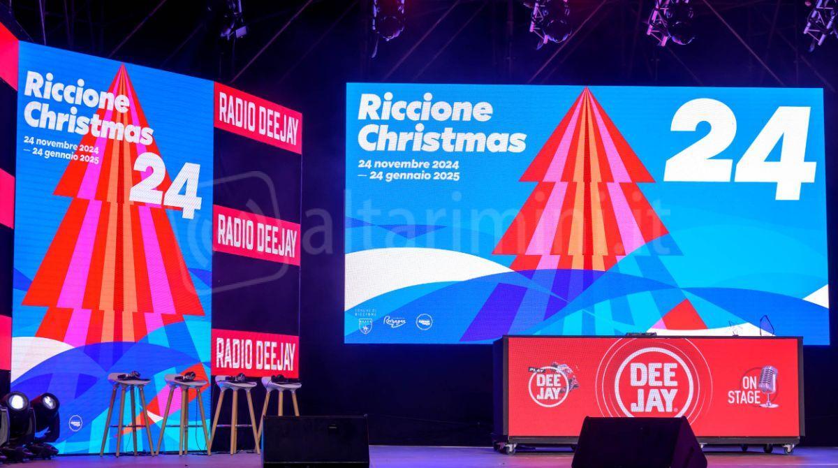 Finale col botto per Riccione On Stage: ora la Perla Verde guarda al Natale - Il manifesto natalizio - Ph Casalboni