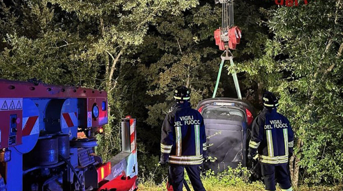 Scoperta choc a Dovadola: 58enne morta intrappolata nella sua auto fuori strada - Foto di repertorio
