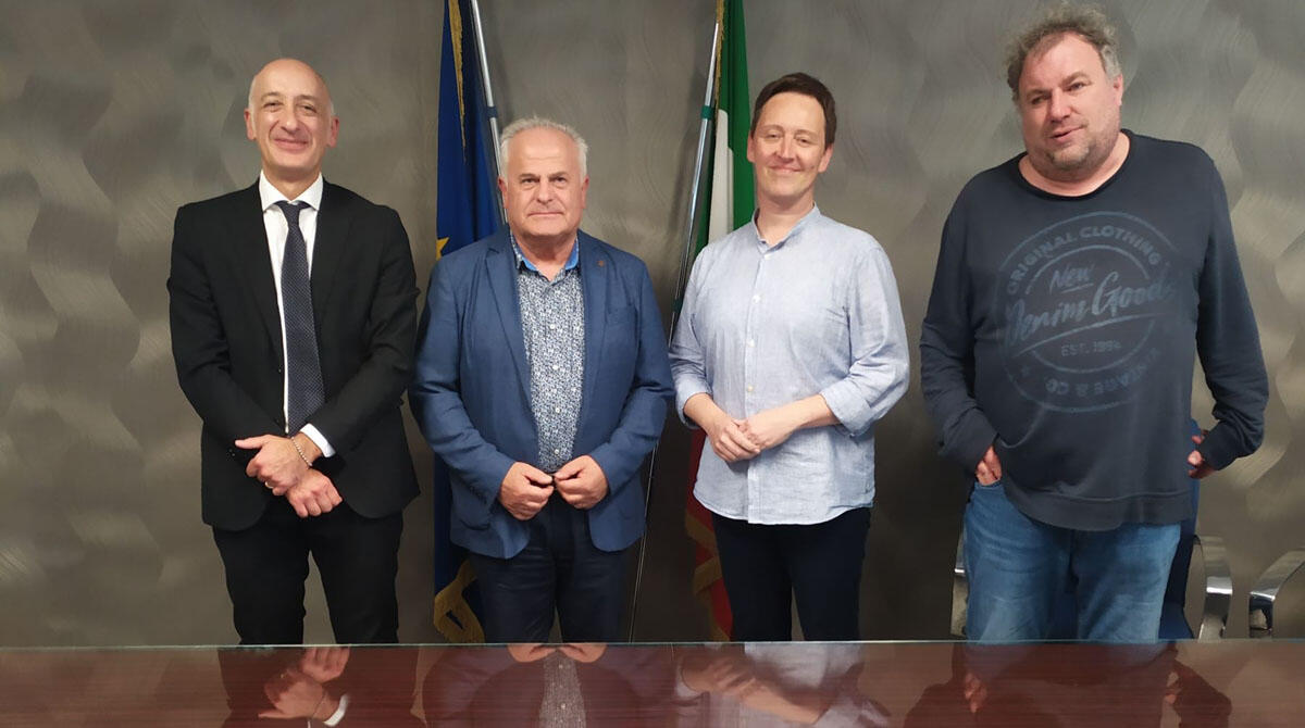 Italia e Croazia per la sostenibilità digitale: Confcommercio capofila del progetto - Da sinistra: Andrea Castiglioni coordinatore CAT Confcommercio Rimini, Gianfranco Macrini sindaco di Montebello di Bertona, Tomislav Pahović sindaco di Motovun-Montona, Domagoj Vidakovic dell’associazione EU Centar Adriatic