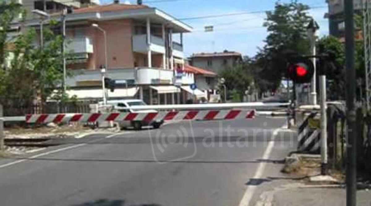 Rimini: interventi di manutenzione al passaggio a livello, prevista la chiusura notturna di via XXV Marzo 1831 - Passaggio a livello Viserba (Repertorio)