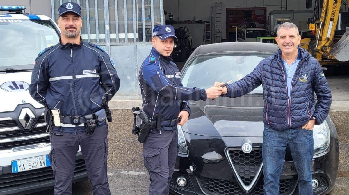 Riccione, auto rubata restituita al proprietario dalla Polizia Locale - 