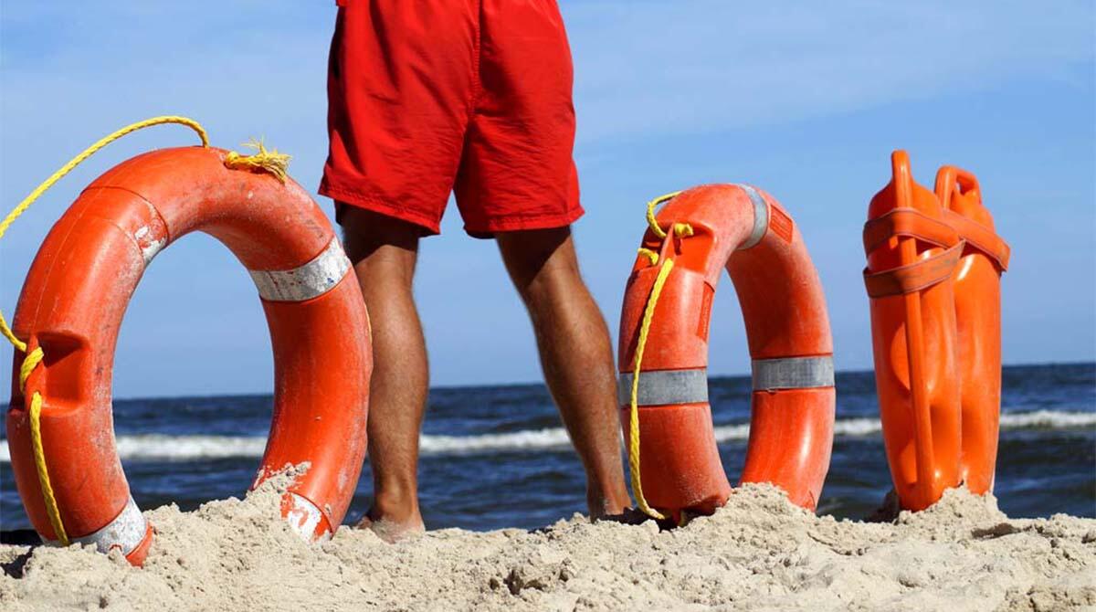 Spiagge, Marinai salvataggio spengono polemiche: "Vite umane più importanti del lucro commerciale" - Marinaio di salvataggio REPERTORIO