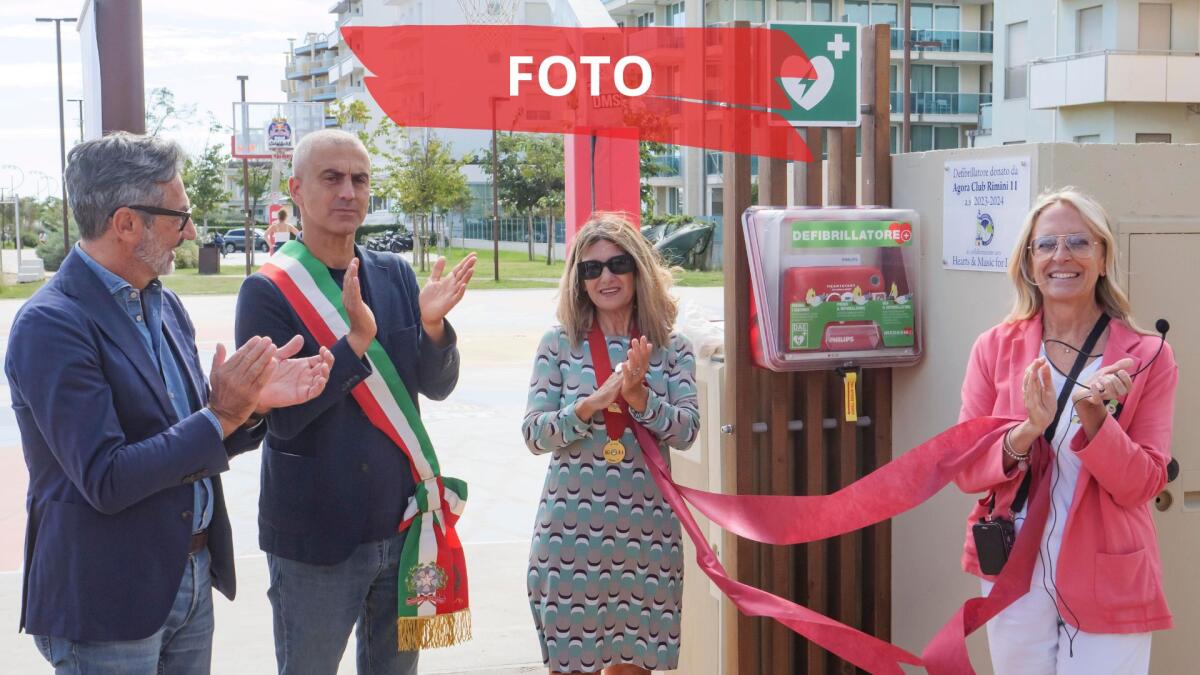 Nuovo defibrillatore a Piazzale Kennedy per sportivi e cittadini - L'inaugurazione con la presenza del sindaco di Rimini