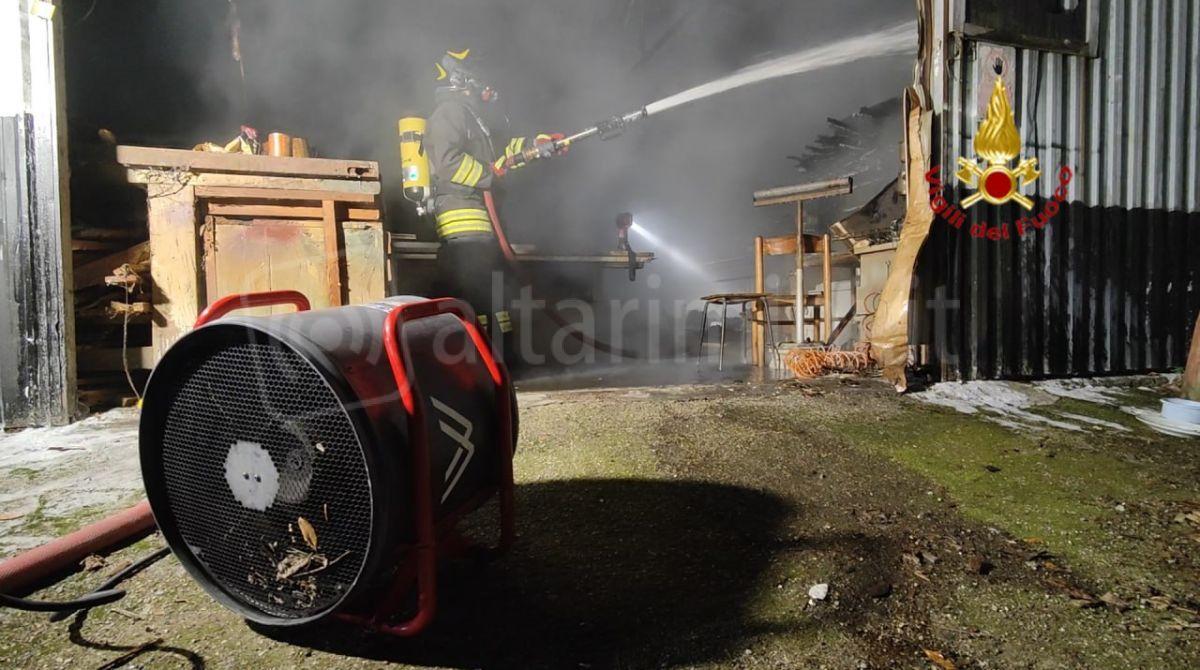 Incendio devastante in azienda di pallet a Forlì - Operazioni di spegnimento, foto di repertorio