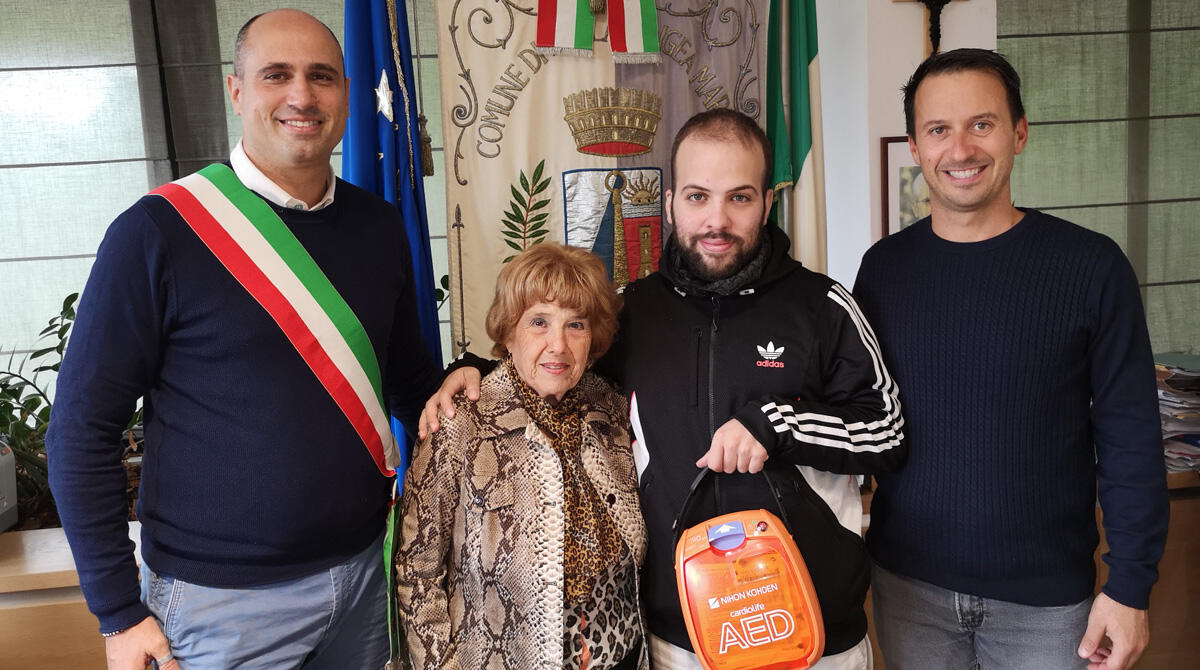 Famiglia dona alla città di Bellaria Igea Marina un nuovo defibrillatore -