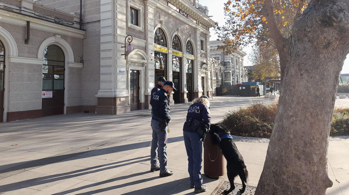 Fermati alla stazione ferroviaria di Rimini, in casa avevano la droga: arrestati - 