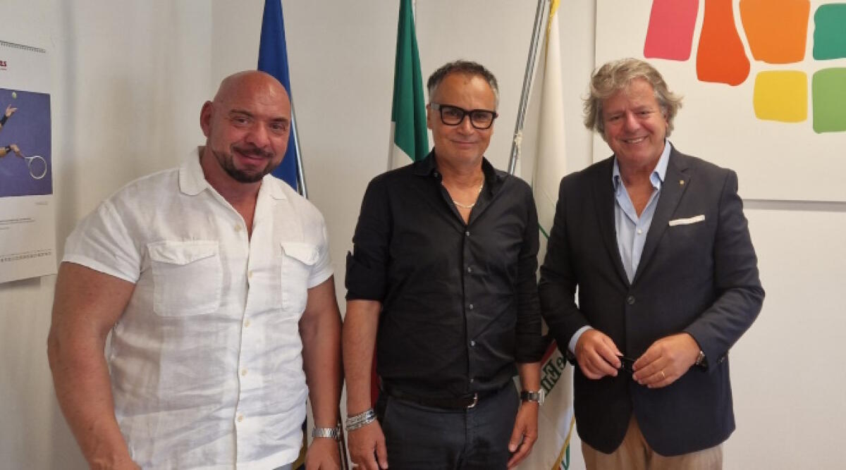 Sagre e feste: la Regione accoglie l’appello di Confcommercio Rimini, in una circolare tutte le linee guida - Roberto Carbonetti, l'assessore Corsini e Gianni Indino