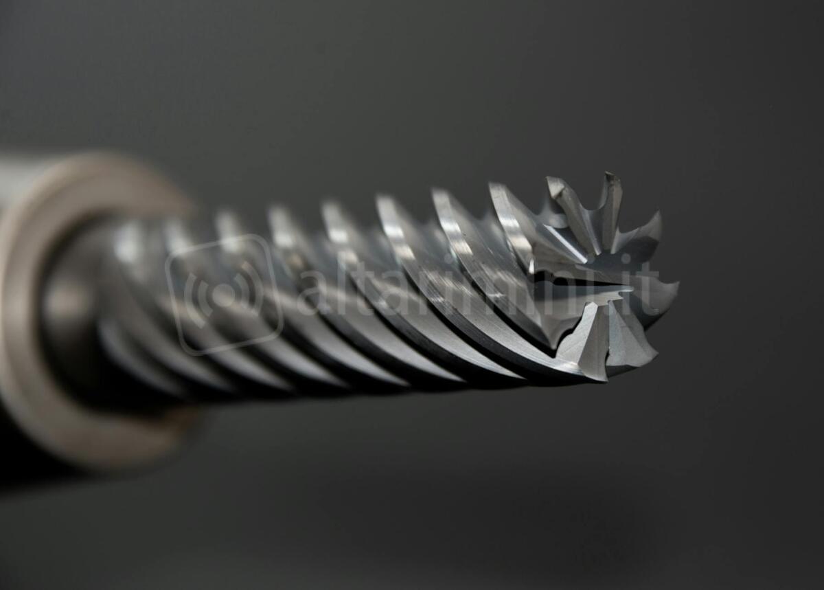 Rapinatore minaccia di sparare alla Polizia Locale. In mano aveva un trapano elettrico - Photo by Pixabay on <a href="https://www.pexels.com/photo/silver-drill-bit-in-macro-lens-47091/" rel="nofollow">Pexels.com</a>