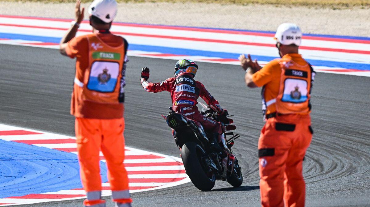 Misano, trent'anni di Motomondiale. 293 "marshall" pronti in pista -