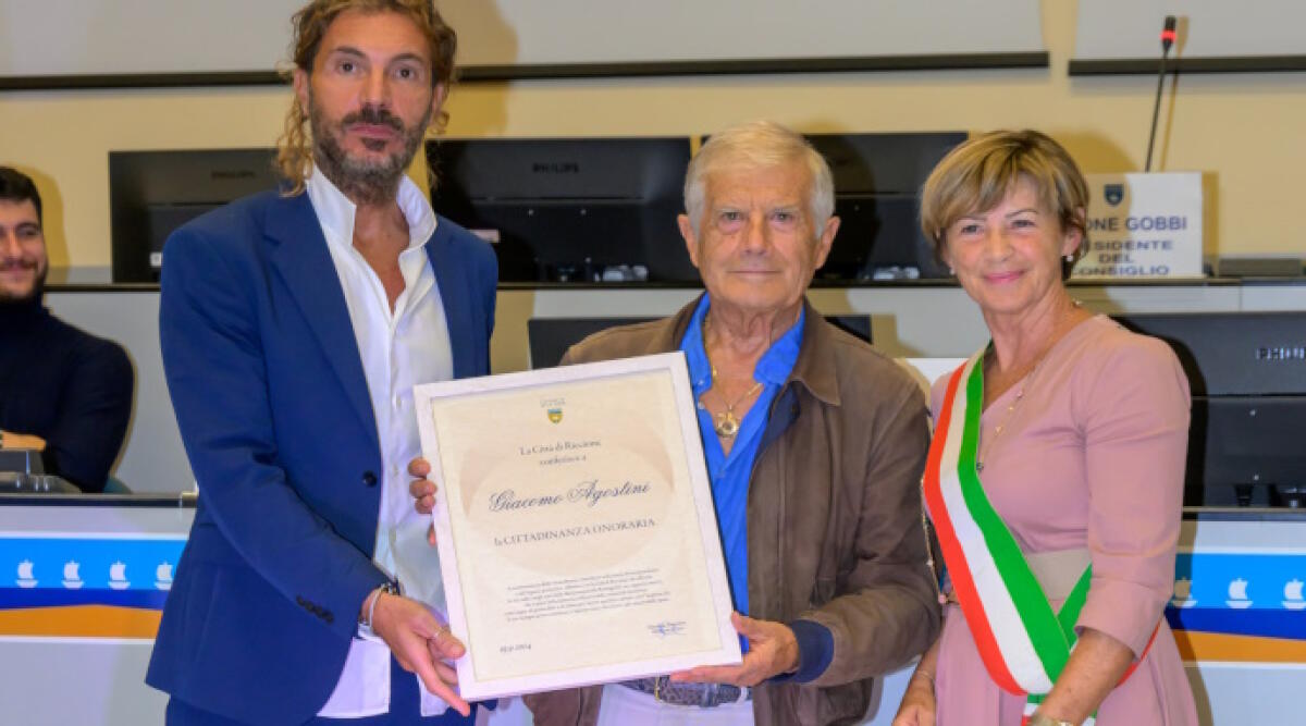 Giacomo Agostini cittadino onorario di Riccione: “Sono onorato e commosso, è la città che ho nel cuore” - Giacomo Agostini, cittadino onorario di Riccione