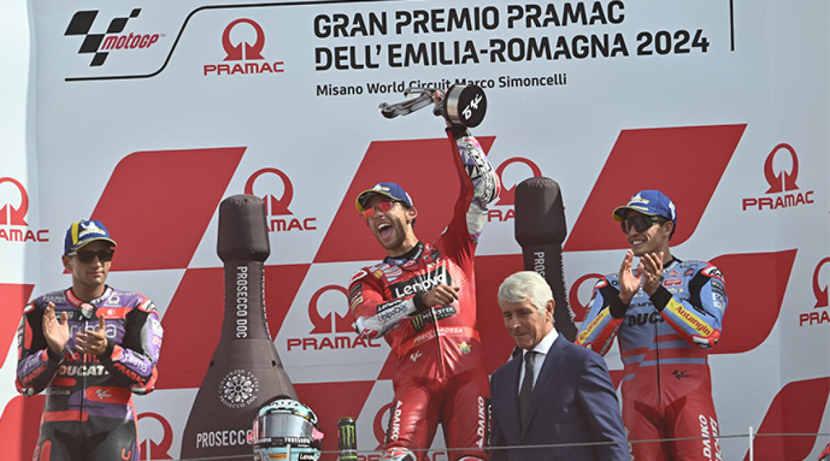 Bagnaia cade, ma Bastianini lo "vendica": all'ultimo giro vince a Misano su Martin - Il podio PH SNAPSHOT