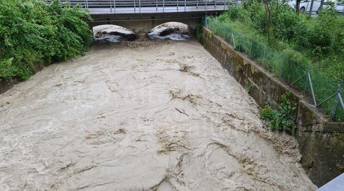 Allerta meteo arancione su Rimini e Provincia per piene dei fiumi e frane - Fiume in piena